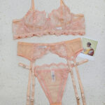 ست بند جوراب و شورت و سوتین توری ژینا Jina فنردار گلبهی کد 1300