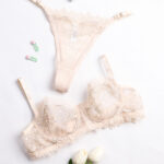 ست شورت و سوتین فنردار توری ژینا Jina کرم طرح A کد 2006