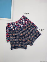 شورت مردانه پادار نخی لیفه ای آداک Adak طرحدار کد 209 جنس اعلا و الیاف درجه یک به کار رفته در تولید نقطه قوت این محصول می باشد. کمر شورت لیفه ای می‌باشد .