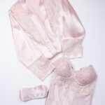 لباس خواب ساتن زنانه سه تکه کاپدار اما EMA کد 5384